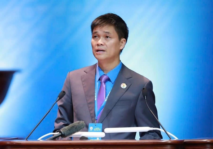Phó Chủ tịch Tổng Liên đoàn Lao động Việt Nam Ngọ Duy Hiểu trình bày báo cáo kiến nghị của đoàn viên và người lao động. Ảnh: Hải Nguyễn
