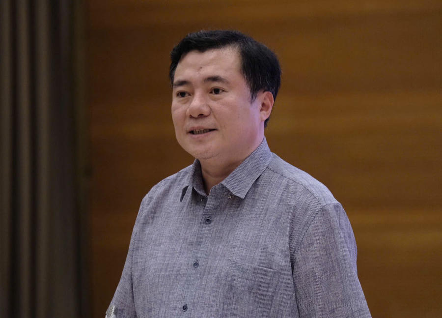 Thứ trưởng Nguyễn Sinh Nhật Tân trả lời tại buổi họp báo Chính phủ tháng 5.