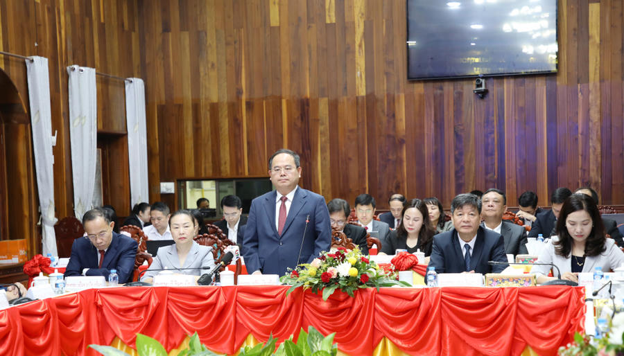 Ông Quản Minh Cường, Ủy viên Trung ương Đảng, Bí thư Tỉnh ủy, Trưởng Đoàn ĐBQH tỉnh Quảng Ninh, phát biểu tại hội nghị.