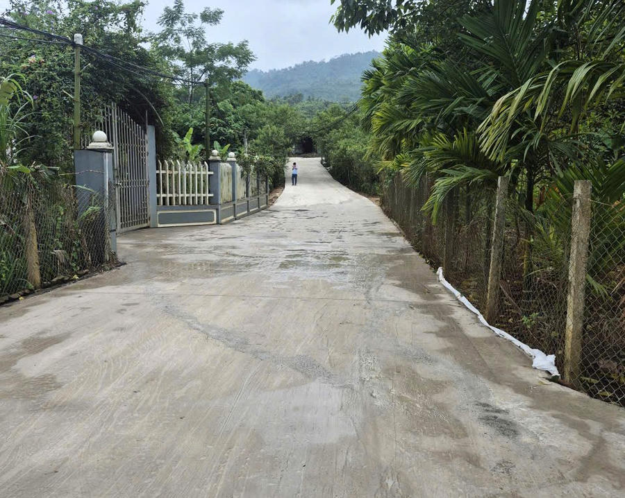 Tuyến đường giao thông nông thôn được hoàn thành và đưa vào sử dụng, góp phần tạo thuận lợi cho việc đi lại, giao thương của nhân dân thôn Độc Lập, xã Vị Xuyên.