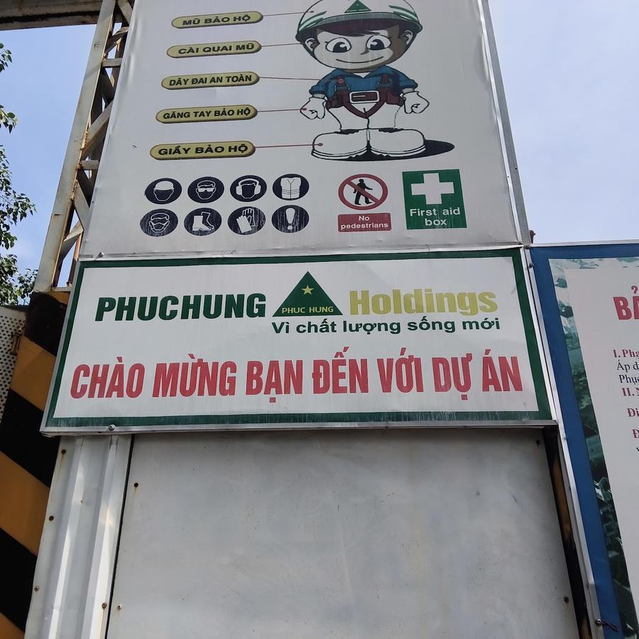 Bảng, biển của dự án vẫn giữ nguyên nhưng không có dấu hiệu thi công.