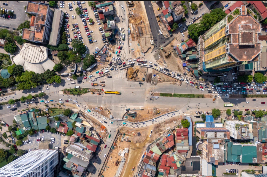 Cấm ô tô quay đầu tại nút giao La Thành - Nguyễn Chí Thanh.