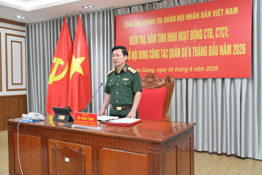 Thượng tướng Đỗ Xuân Tụng - Ủy viên Ban chấp hành Trung ương Đảng, Ủy viên Quân ủy Trung ương, Phó Chủ nhiệm Tổng cục Chính trị Quân đội nhân dân Việt Nam phát biểu kết luận kiểm tra.