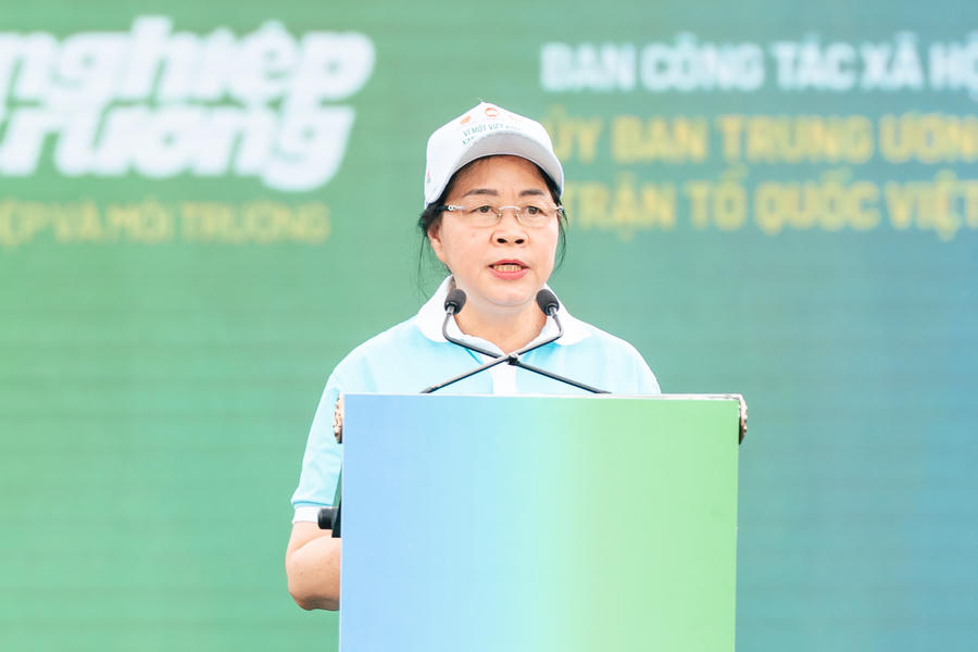 Bà Bùi Thị Minh Hoài, Ủy viên Bộ Chính trị, Bí thư Trung ương Đảng, Chủ tịch Ủy ban Trung ương MTTQ Việt Nam phát biểu tại Lễ phát động.