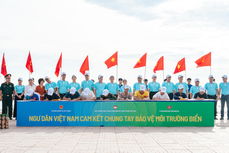 Ngư dân Việt Nam cam kết chung tay bảo vệ môi trường biển.