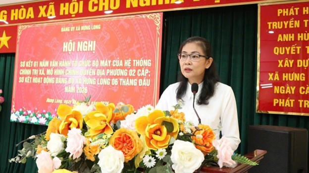 Bà Nguyễn Thị Ngọc Hạnh - Bí thư Đảng ủy, Chủ tịch Hội đồng nhân dân xã Hưng Long phát biểu chỉ đạo tại Hội nghị