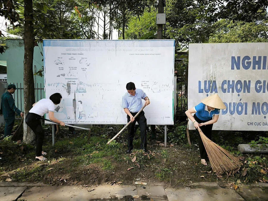 Hoạt động tổng vệ sinh môi trường diễn ra ngay sau lễ phát động.