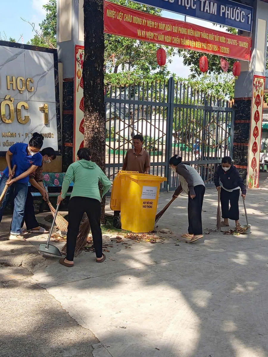 Hoạt động tổng vệ sinh môi trường diễn ra ngay sau lễ phát động.