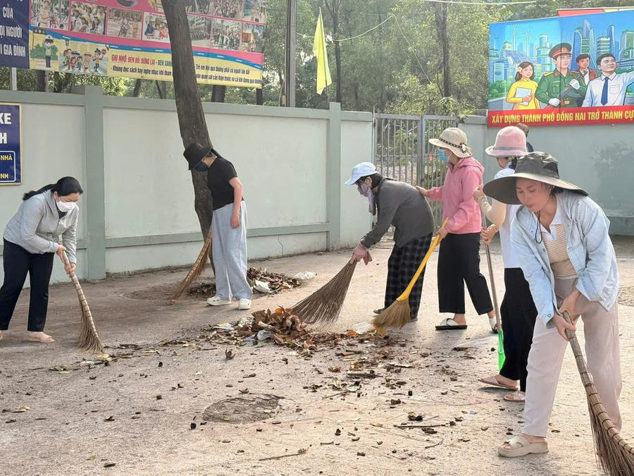 Hoạt động tổng vệ sinh môi trường diễn ra ngay sau lễ phát động.