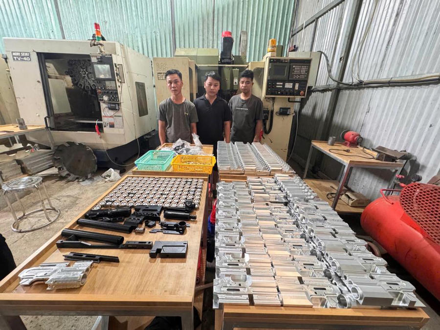 Các đối tượng cùng tang vật - Ảnh Công an Hà Tĩnh.
