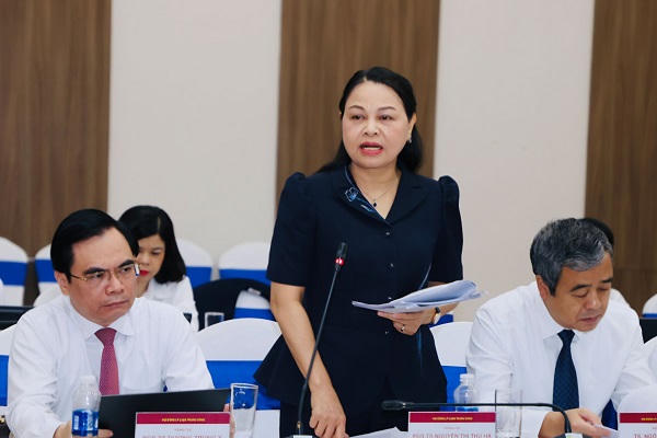 Phó Giáo sư, Tiến sỹ Nguyễn Thị Thu Hà, Ủy viên Trung ương Đảng, Phó Chánh Văn phòng Thường trực Văn phòng Trung ương Đảng phát biểu tại Kỳ họp.