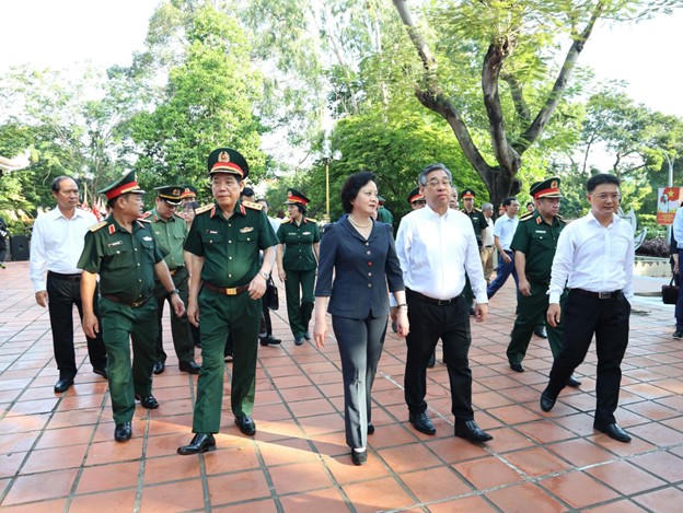 Ngay sau lễ dâng hương, Phó Thủ tướng Phạm Thị Thanh Trà dự và chỉ đạo Hội thảo xác minh kết luận thông tin về liệt sĩ tại khu vực Nghĩa trang Đô Thành (Chí Hòa – Sài Gòn) nay là Công viên Lê Thị Riêng - Ảnh: VGP