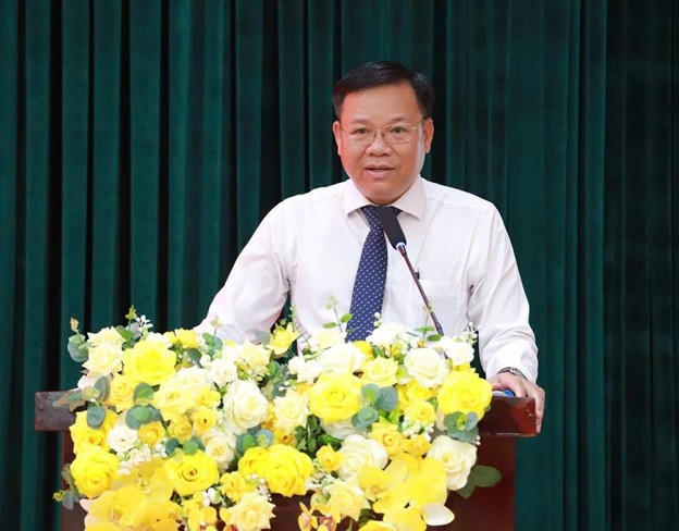 Ông Nguyễn Hữu Trí, tân Bí thư Chi bộ, Giám đốc Ban Quản lý Dự án đầu tư xây dựng xã Vĩnh Lộc phát biểu tại Hội nghị