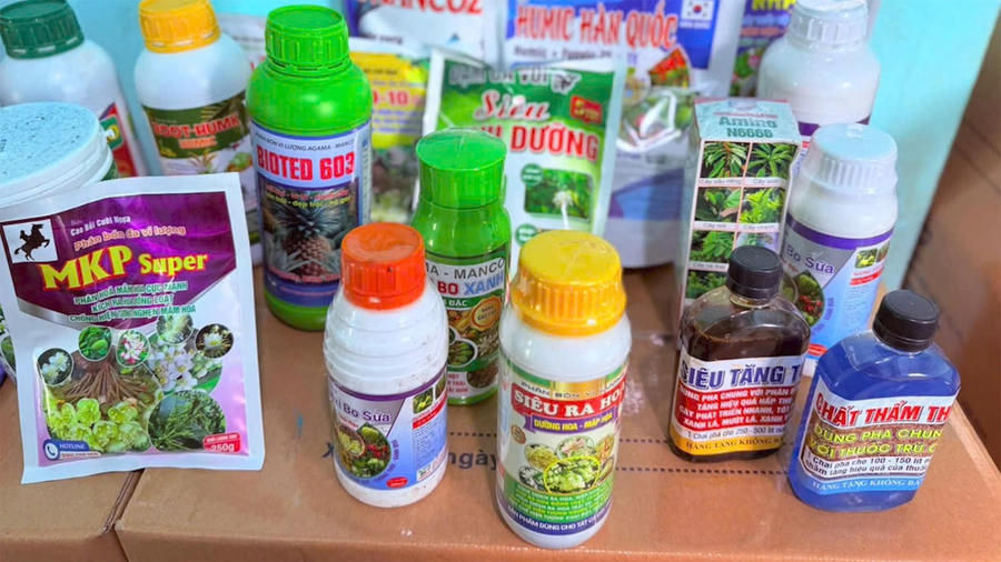 Một số sản phẩm thuốc bảo vệ thực vật giả mà 2 bị can đã sản xuất, đưa ra thị trường. 