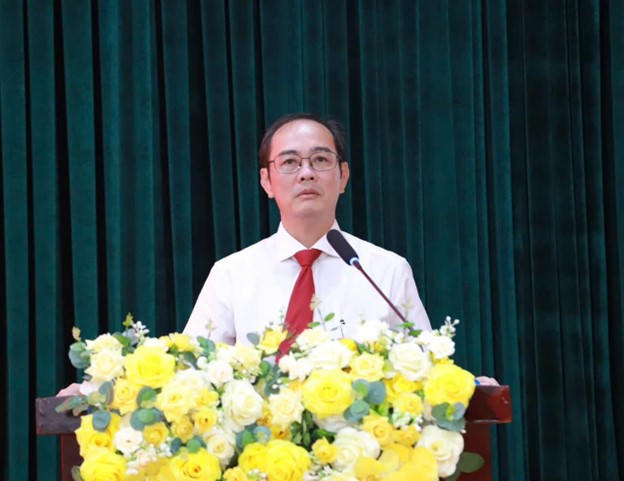 Ông Huỳnh Cao Cường, Bí thư Đảng ủy, Chủ tịch HĐND xã Vĩnh Lộc phát biểu tại Hội nghị