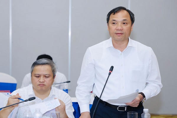 Tiến sỹ Hoàng Trung Dũng, Ủy viên Trung ương Đảng, Phó Trưởng Ban Thường trực Ban Tổ chức Trung ương phát biểu tại Kỳ họp.