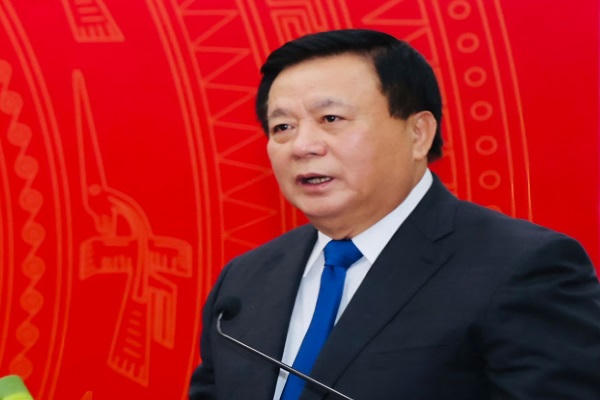 Giáo sư, Tiến sĩ Nguyễn Xuân Thắng, nguyên Ủy viên Bộ Chính trị, Chủ tịch Hội đồng Lý luận Trung ương phát biểu định hướng và gợi ý nội dung thảo luận.