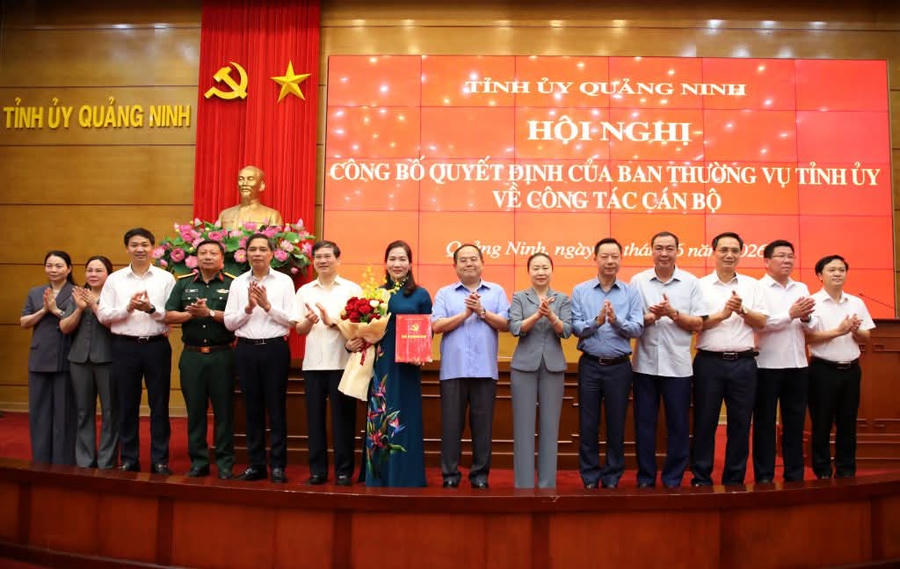 Lãnh đạo tỉnh Quảng Ninh chúc mừng bà Nguyễn Thị Hạnh nhận nhiệm vụ Trưởng Ban Tuyên giáo và Dân vận Tỉnh ủy. Lãnh đạo tỉnh Quảng Ninh chúc mừng bà Nguyễn Thị Hạnh nhận nhiệm vụ Trưởng Ban Tuyên giáo và Dân vận Tỉnh ủy.