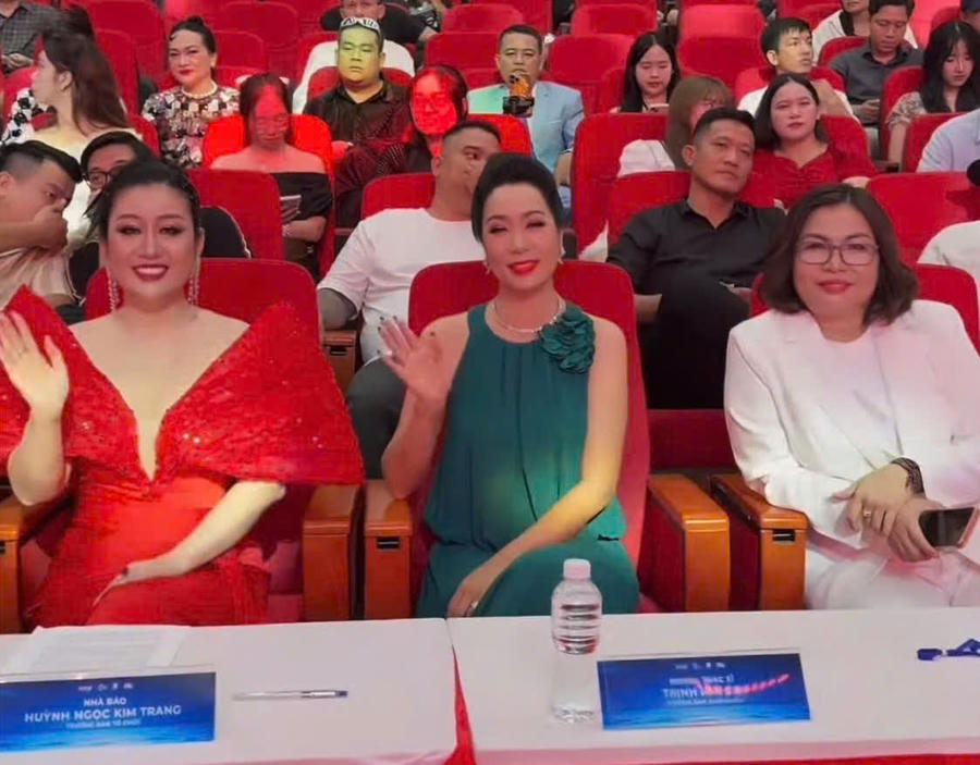 Luật sư, Thạc sĩ Đặng Thị Thúy Huyền (bìa phải) - Phó Ban Tổ chức cuộc thi Hoa hậu Quốc dân Việt Nam 2026. 