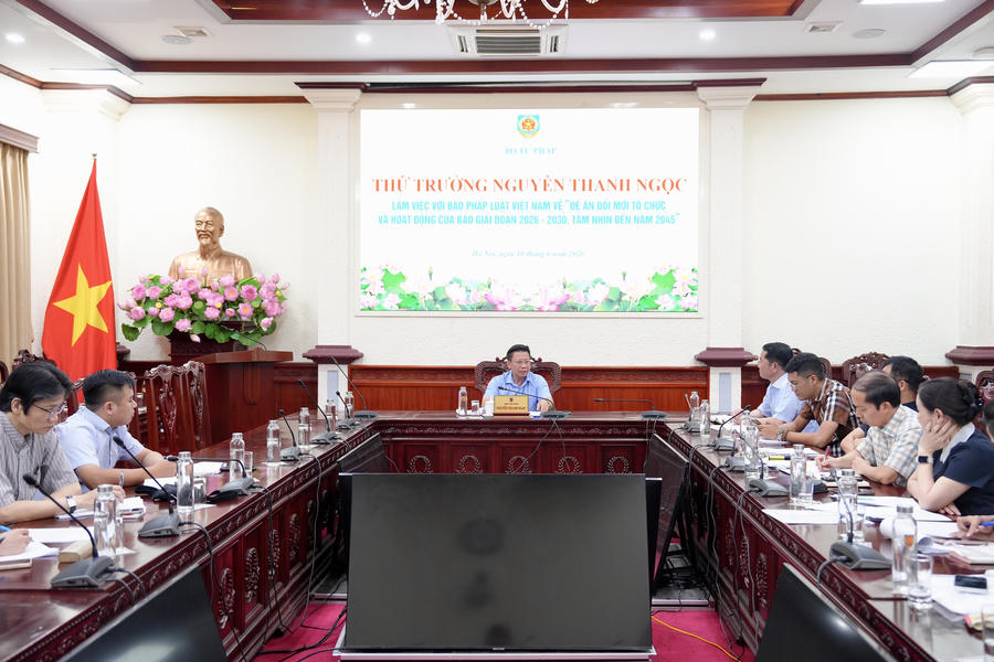 Quang cảnh buổi làm việc.