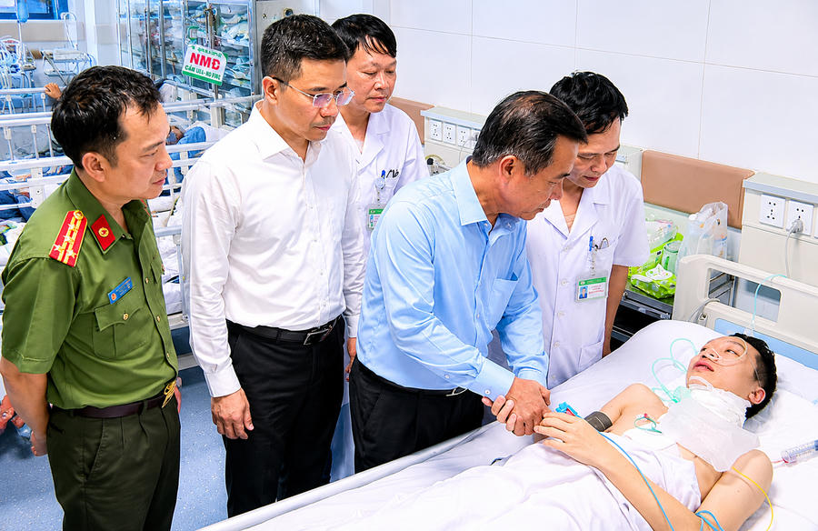 Trung tá Phạm Ngọc Khánh đang được chăm sóc tận tình tại bệnh viện. (Ảnh: CATH)