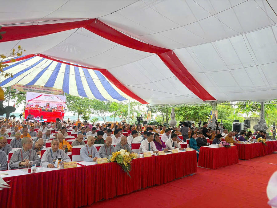 Hội thảo thu hút đông đảo&nbsp;các nhà nghiên cứu, học giả và tăng ni, phật tử tham dự.