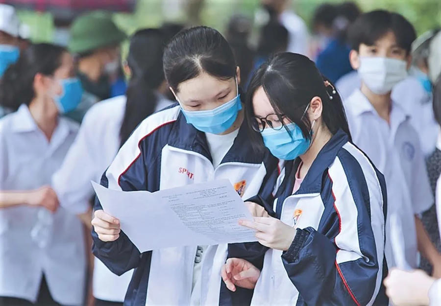 Chiều nay (10/6/), hơn 1,2 triệu thí sinh trên cả nước làm thủ tục dự thi tốt nghiệp trung học phổ thông năm 2026.