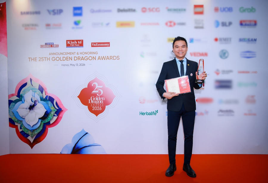 Ảnh: Ông Nguyễn Thành Đạt – Giám Đốc Truyền Thông Cấp Cao Herbalife Việt Nam tại Lễ Trao Giải Rồng Vàng 2026 tại Hà Nội