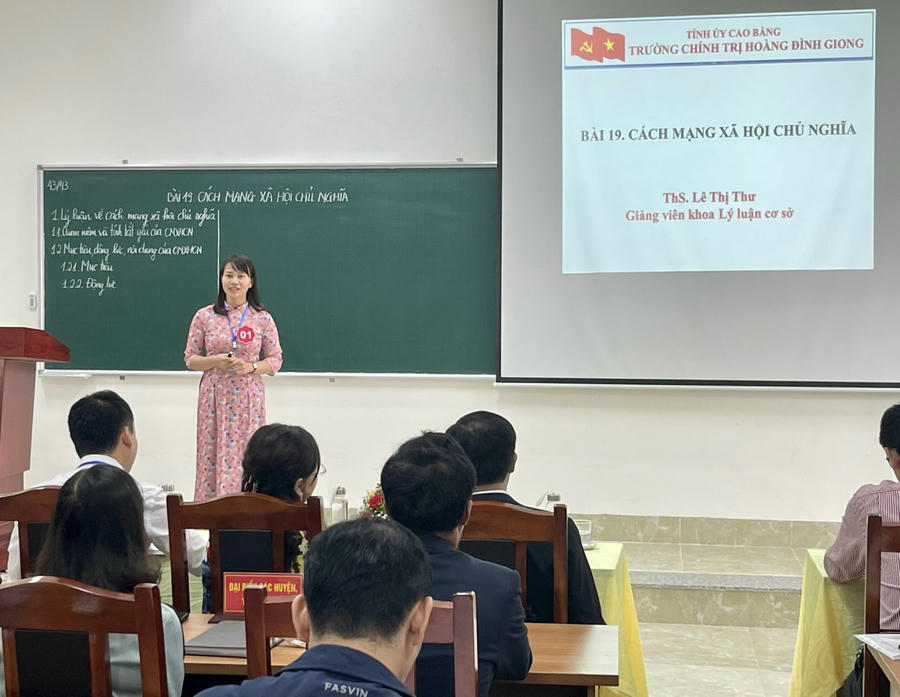 Dự thảo của Bộ Giáo dục và Đào tạo đề xuất quy định chuẩn nghề nghiệp, xếp lương riêng biệt cho đội ngũ giảng viên trường chính trị. (Ảnh minh họa: VGP)