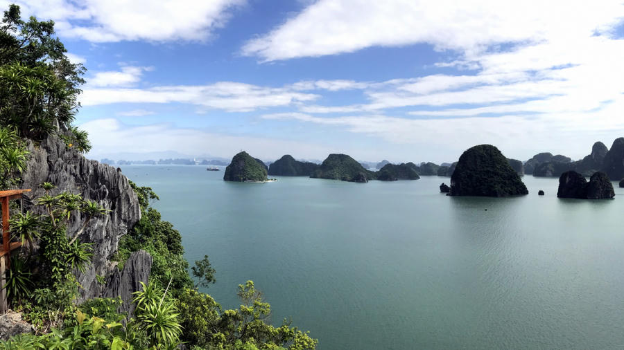 Bãi biển Soi Sim nằm trong vùng lõi của vịnh Hạ Long, có diện tích khoảng 8,7ha.