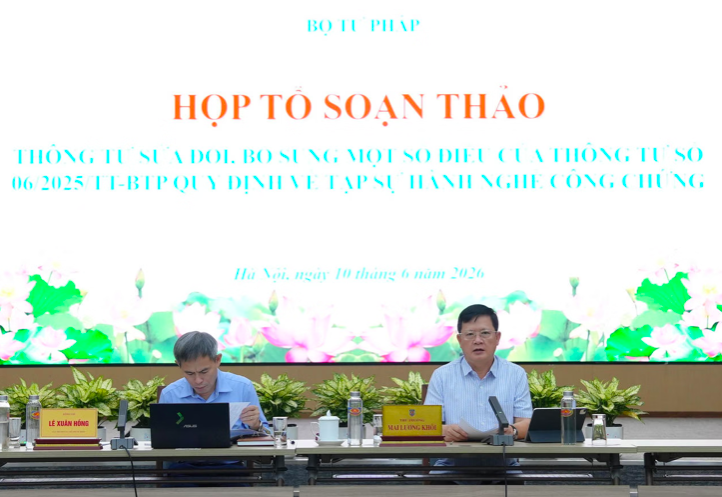 Thứ trưởng Tư pháp Mai Lương Khôi phát biểu tại cuộc họp. Thứ trưởng Tư pháp Mai Lương Khôi phát biểu tại cuộc họp.