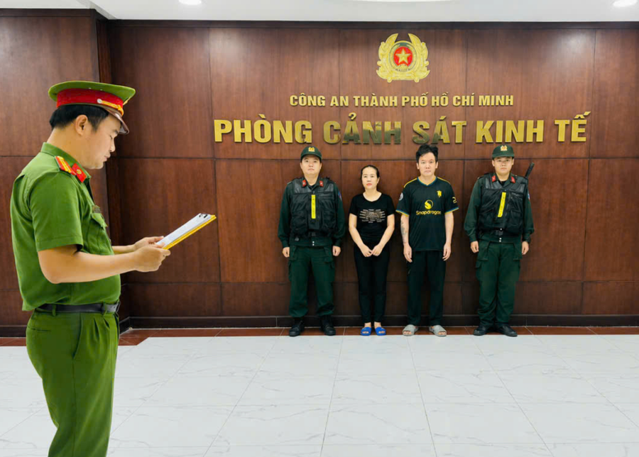 Đối tượng buôn lậu vàng bị bắt giữ. (Ảnh: Công an TP HCM)