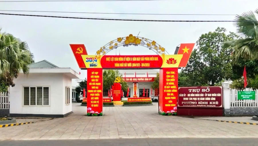 Trụ sở Đảng ủy, HĐND, UBND phường Bình Khê. Trụ sở Đảng ủy, HĐND, UBND phường Bình Khê.