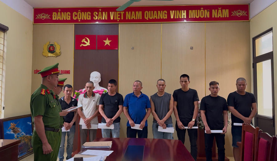 Cơ quan Cảnh sát điều tra Công an tỉnh Lào Cai ra quyết định khởi tố đối với 8 đối tượng về hành vi đánh bạc. (Ảnh: Công an Lào Cai).