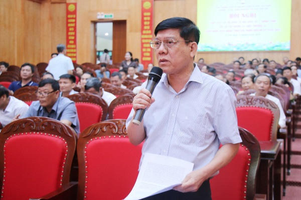 Cử tri phường Tam Sơn nêu ý kiến tại hội nghị.