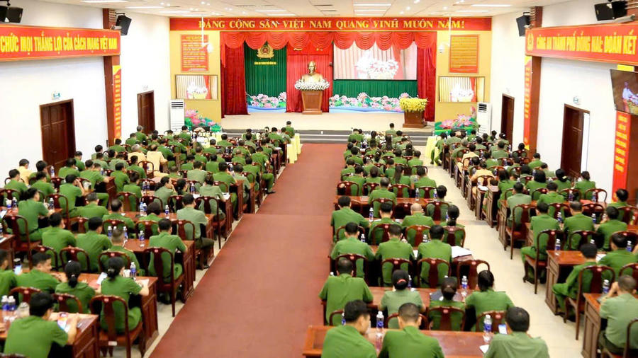 Toàn cảnh hội nghị.