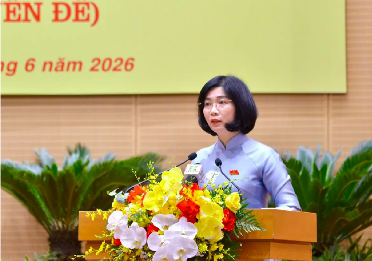 Chủ tịch HĐND TP Hà Nội Phùng Thị Hồng Hà phát biểu khai mạc kỳ họp.