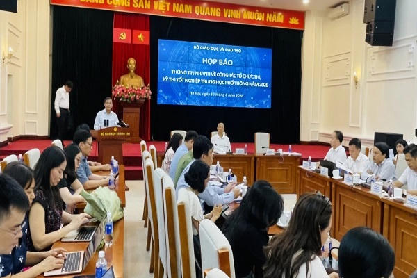 Quang cảnh buổi họp báo.