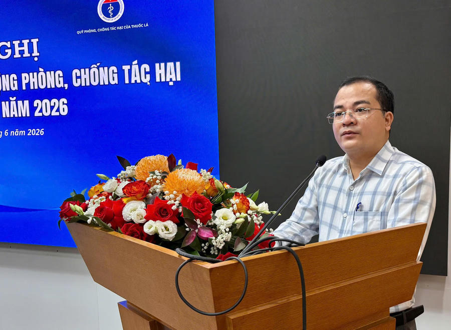 Ông Trần Văn Tùy, đại diện Cục Phổ biến, giáo dục pháp luật và Trợ giúp pháp lý (Bộ Tư pháp) tham luận tại Hội nghị.