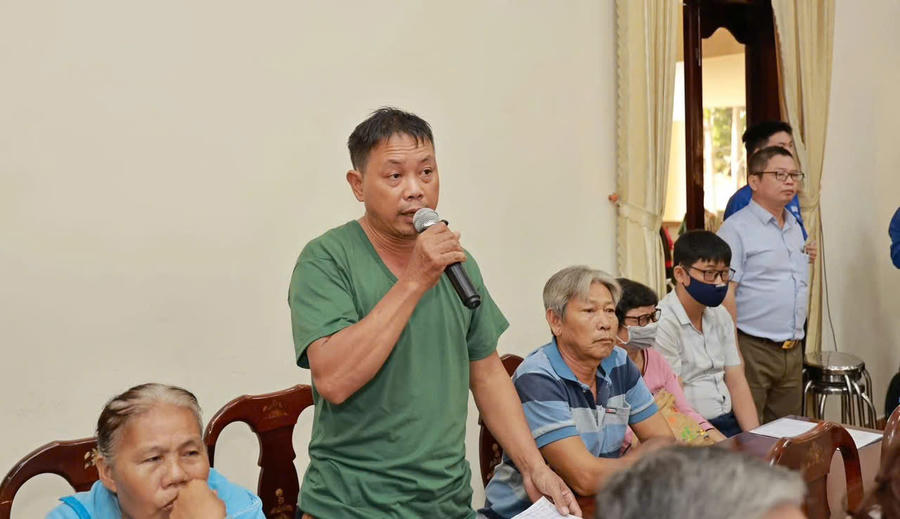 Cử tri phát biểu ý kiến.