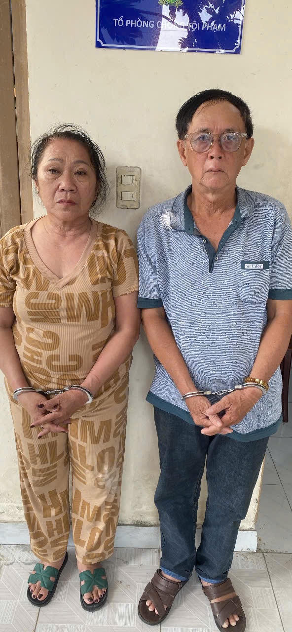 Hai đối tượng tại cơ quan công an.