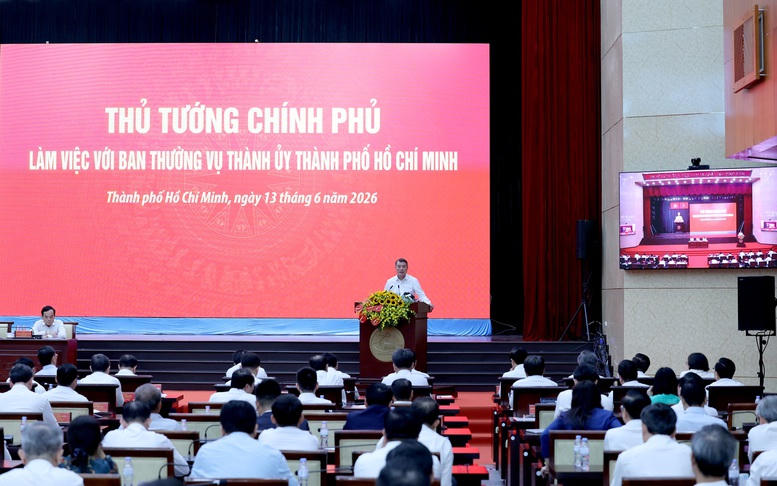 Theo Thủ tướng, việc thực hiện mục tiêu tăng trưởng 2 con số của cả nước phụ thuộc rất lớn vào các cực tăng trưởng lớn, trong đó có TPHCM - Ảnh: VGP/Phương Nguyên