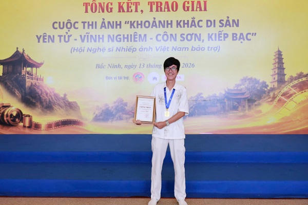 Tác giả Giang Sơn Đông chia sẻ: “Mộc bản chùa Vĩnh Nghiêm là kho lưu trữ nhiều tư liệu quý về văn hóa, tín ngưỡng. Với vai trò là nghệ sĩ nhiếp ảnh, tôi mong muốn lưu giữ và lan tỏa các giá trị của di sản văn hóa Việt Nam nói chung và tỉnh Bắc Ninh nói riêng tới bạn bè quốc tế”.