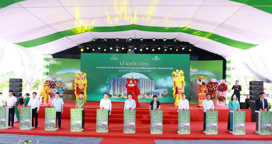 Các đại biểu bấm nút khởi công dự án. Các đại biểu bấm nút khởi công dự án.