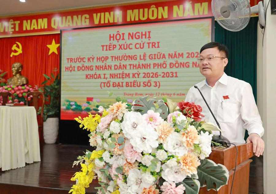Đại biểu phát biểu ý kiến.