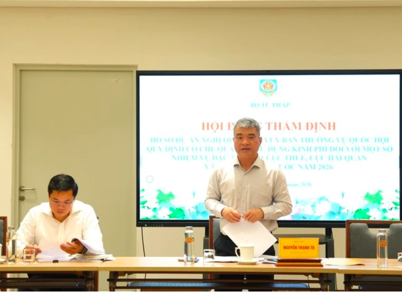 Thứ trưởng Bộ Tư pháp Nguyễn Thanh Tú chủ trì hội đồng thẩm định.