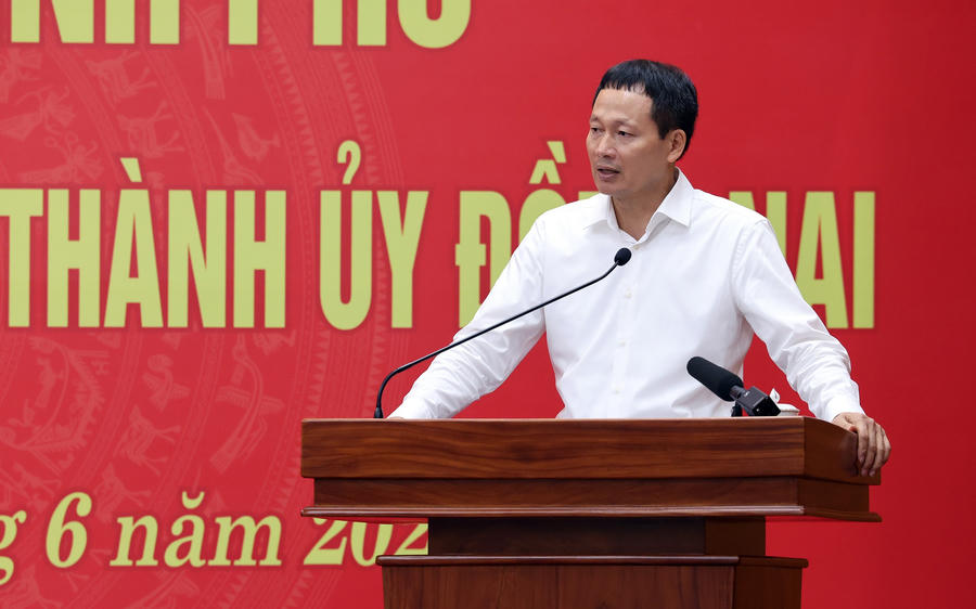 Bí thư Thành uỷ&nbsp;Đồng Nai Vũ Hồng Văn báo cáo về tình hình phát triển kinh tế xã hội của tỉnh.