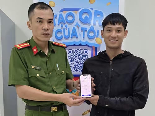 Với sự hợp tác của người nhận tiền cùng sự phối hợp của ngân hàng và công an địa phương, toàn bộ 300 triệu đồng đã được trao trả cho gia đình bà S. (Ảnh Công an tỉnh Ninh Bình)