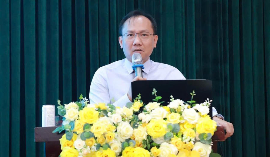 PGS.TS Nguyễn Tiến Hoàng phát biểu tại hội nghị