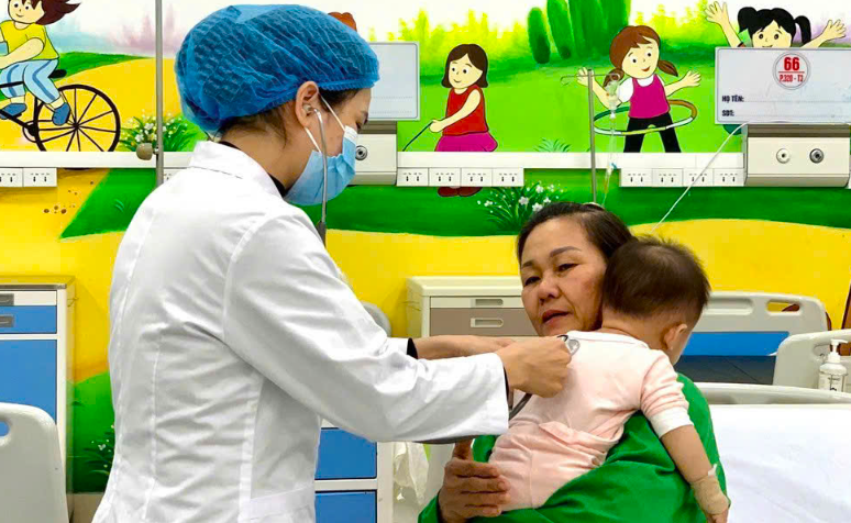 Theo hướng dẫn mới nhất của Bộ Y tế, trẻ em Việt Nam dưới 6 tuổi trên toàn quốc phải được khám sức khỏe định kỳ với tần suất ít nhất 1 lần/năm.

